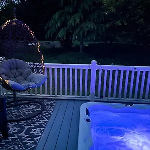 Lucas With Hot Tub Holiday home